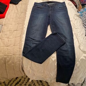 Skinny booty fit jeans